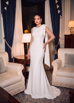 ROBE DE MARIÉE AVEC TRAÎNE ET NŒUD