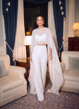 CONJUNTO DE NOVIA CON CAPA