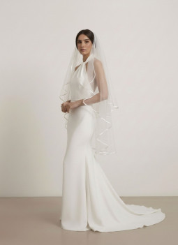 MEDIUM VEIL WITH SILK RIBBON