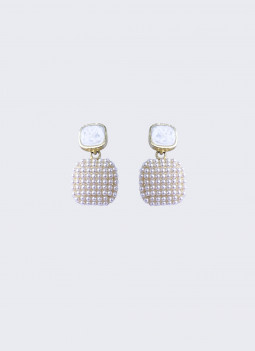 BOUCLE D'OREILLE BLANCHE EN PERLES