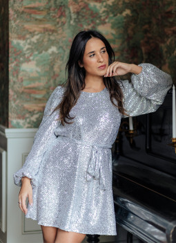 ROBE EN SEQUINS ARGENTÉS