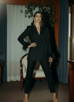 BLAZER NOIR AVEC PLUMES