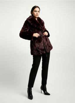 DERNIERS - MANTEAU FOURRURE BORDEAUX AVEC CEINTURE