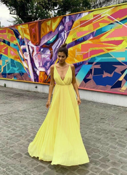 DERNIERS - ROBE PLISSÉE JAUNE