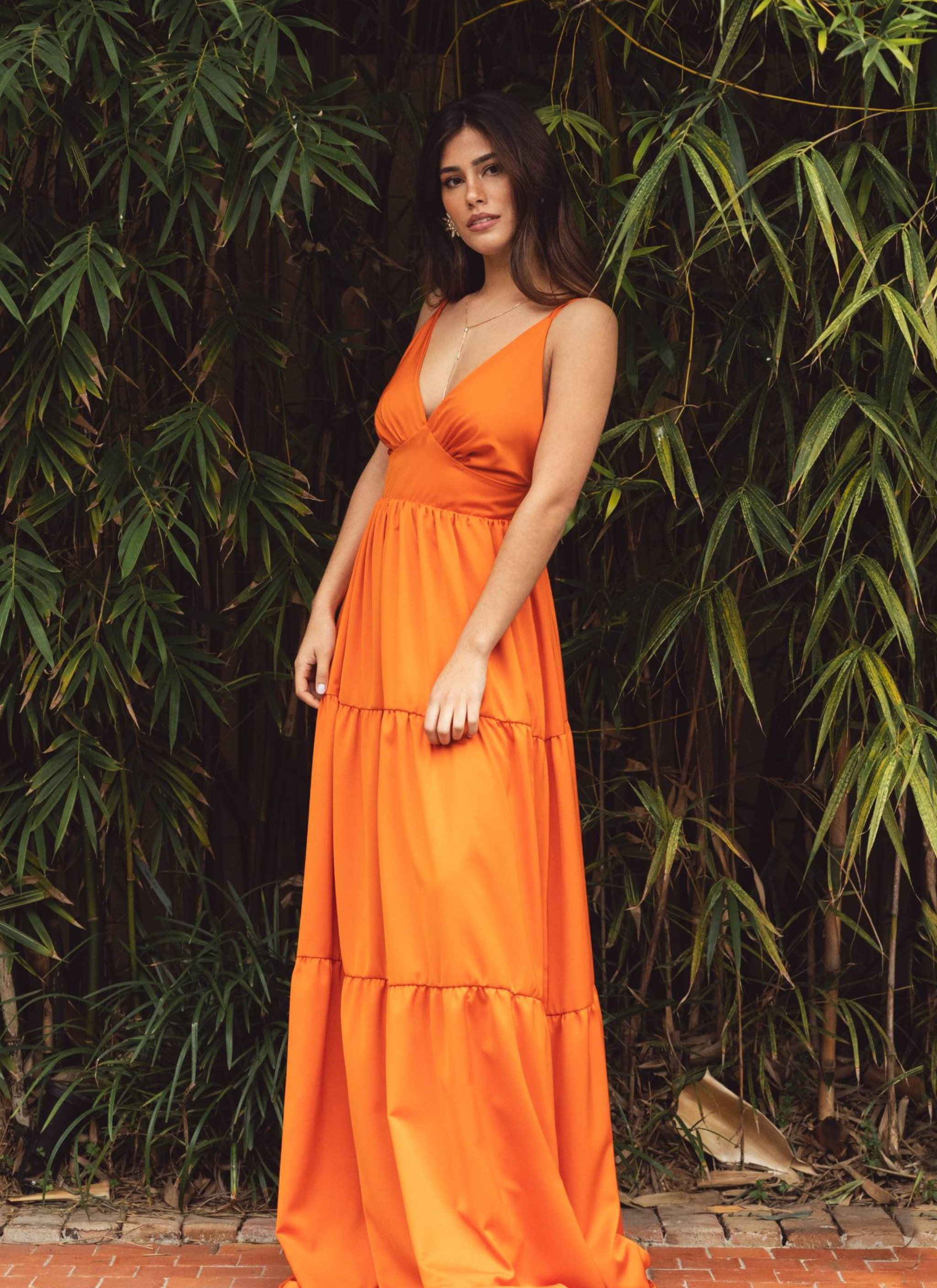 Look: Pleated Orange - Super Vaidosa | Orange dress outfits, Orange dress,  Self portrait dress